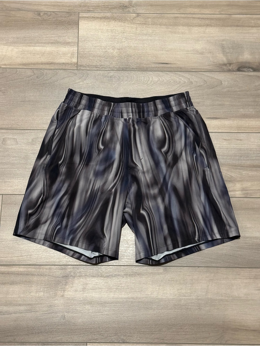 lululemon athletica Men's Black & Gray Marble Athletic Shorts Size Small